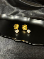Lily earrings