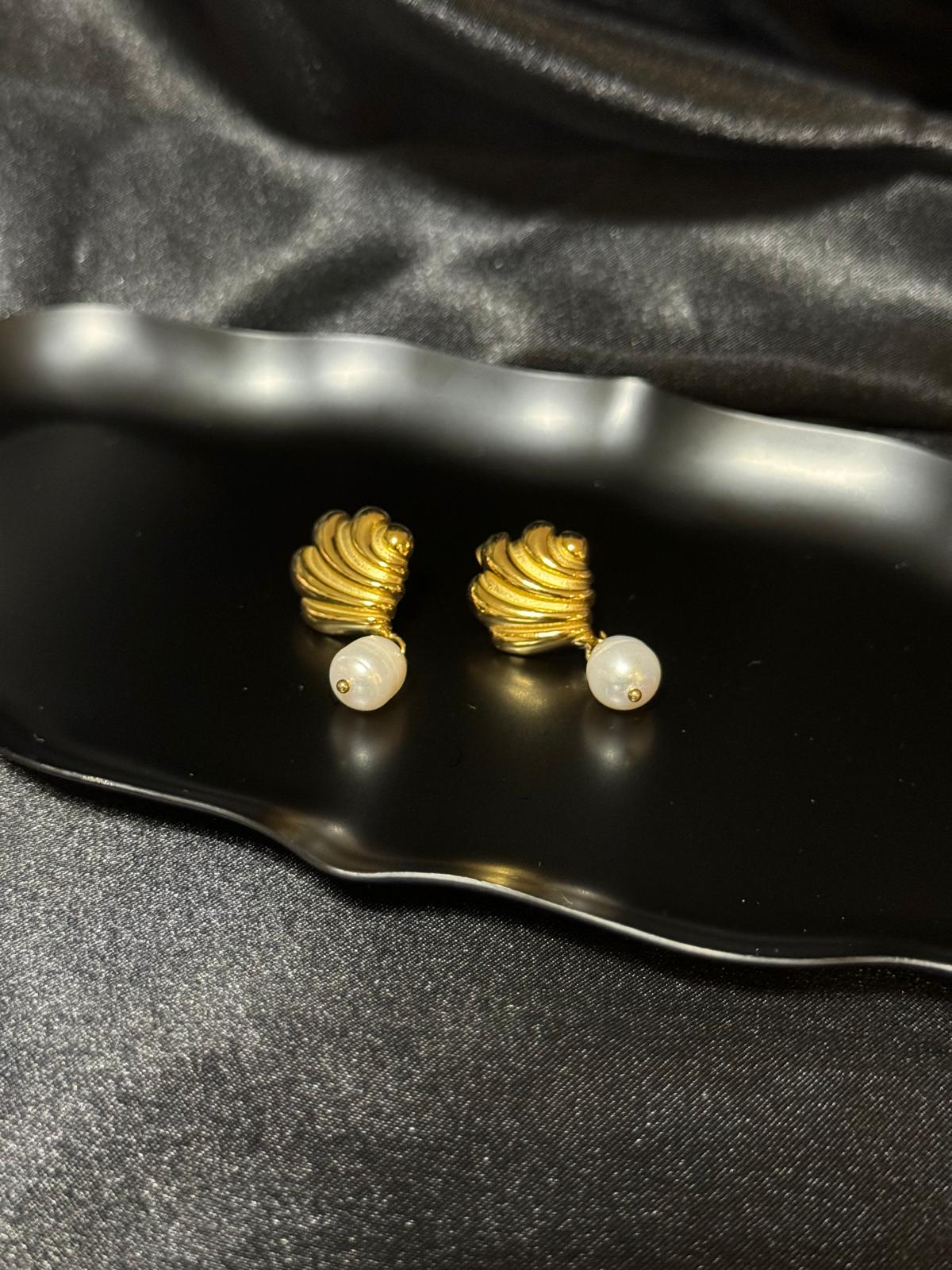 Lily earrings