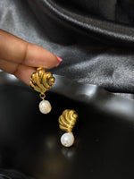 Lily earrings